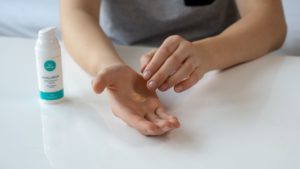 Anti Aging Cremes gegen Zornesfalten - Zornesfalte entfernen mit Hyaluron Cremes